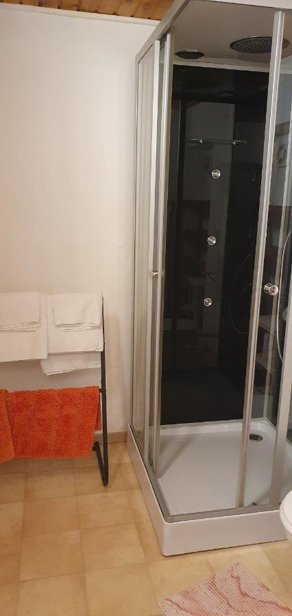 Monteurezimmer/ Vogl